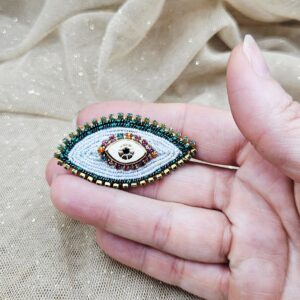 Broche Œil Brodée