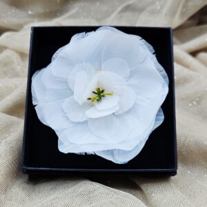 Broche fleur plumes blanche
